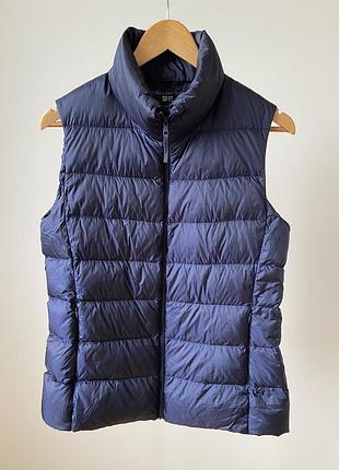 Uniqlo men’s navy ultra light down vest lightweight insulation used