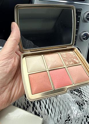 Пудра hourglass ambient lighting palette