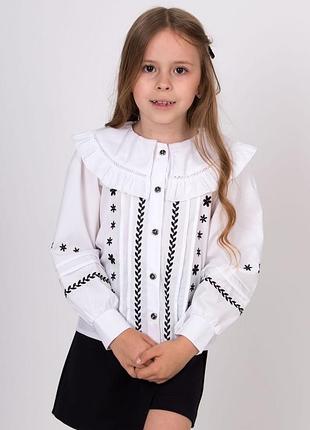 Блузка з вишивкою