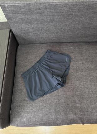 Подвійні спортивні шорти з карманами nike