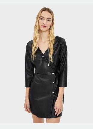 Коротка сукня жіноча bershka чорна шкіряна
