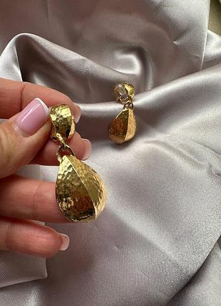 Вінтажні сережки, серьги avon lightly hammered gold tone кліпси