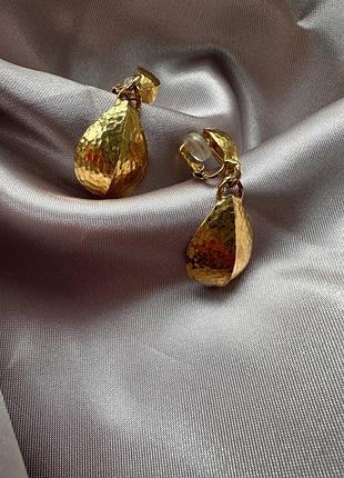 Вінтажні сережки, серьги avon lightly hammered gold tone кліпси