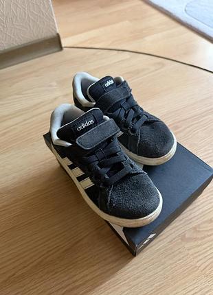 Кроссовки детские adidas court