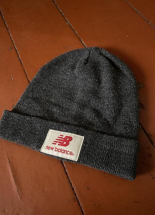 Шапка чоловіча new balance