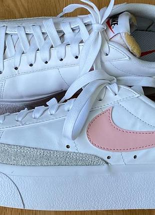 Кросівки жіночі nike.