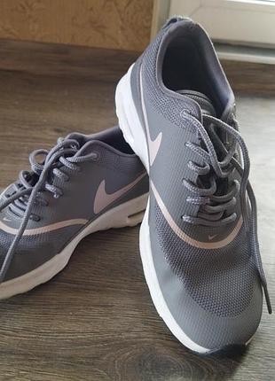 Кросівки жіночі nike сірі