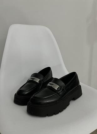 Лофери жіночі чорні з еко-шкіри bershka, розмір 39/40