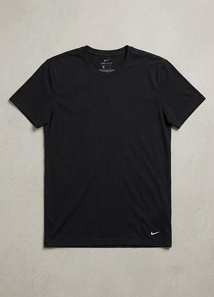 Базова чорна футболка nike dri-fit унісекс s