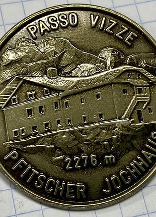 Гірський притулок pfitscherjochhaus.  альпи на кордоні австрії та італії (південний троль).  ﻿﻿ це найстаріший приватний гірський притулок