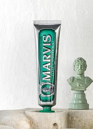 Зубная паста для свежего дыхания с интенсивной мятой marvis classic strong mint 85 мл