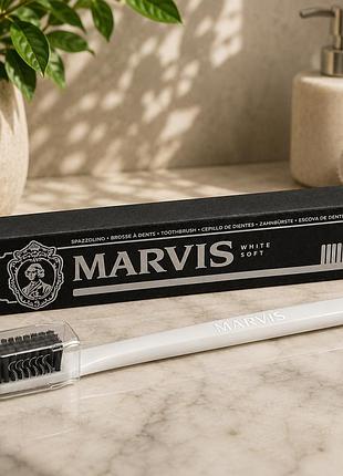 Зубна щітка для чутливих ясен м’яка marvis toothbrush soft