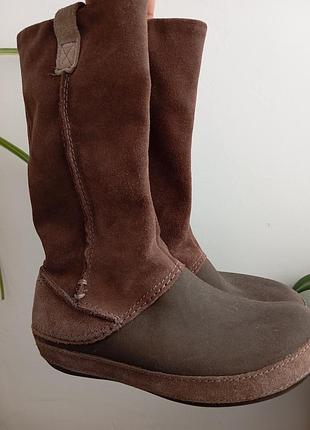 Женские демисезонные замшевые сапоги crocs berryessa tall suede boot 37