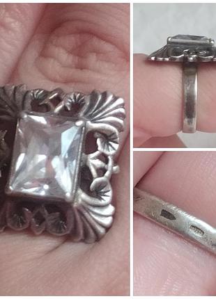 Серебряные кольца 925 пробы с цирконами