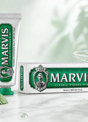 Зубна паста marvis classic strong mint 25 мл італійська м’ятна паста для свіжого подиху та захисту від карієсу
