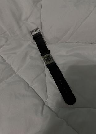 Годинник жіночий avon з чорним ремінцем