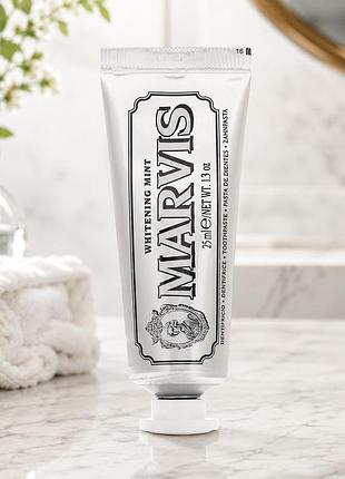Зубная паста для курильщиков отбеливающая с интенсивной мятой marvis smokers whitening mint
