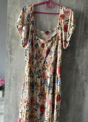 Яскрава довга сукня 👗