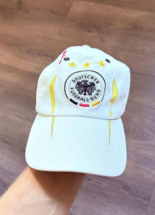 Винтажная белая бейсболка adidas сборной ниндзя из футбола (deutscher fußball-bund), vintage cap