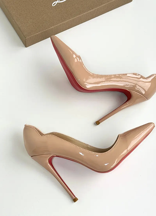 Женские бежевые туфли-лодочки christian louboutin hot chick 12 см с красной подошвой лабутены 40