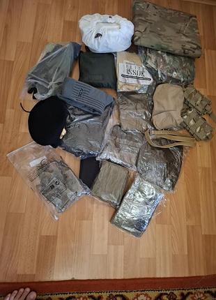 Військове спорядження та одяг
