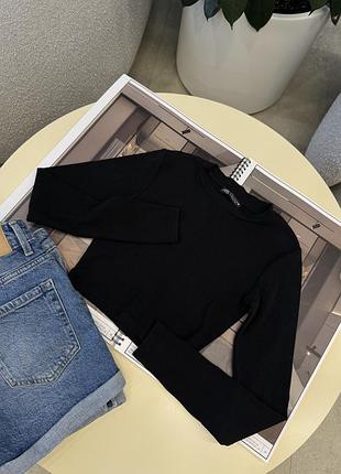 Базовий чорний лонгслів zara  чорний лонгслів вкорочений zara
