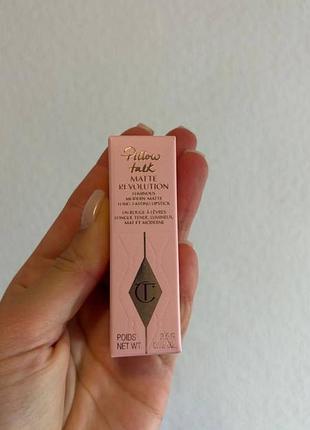 Помада для губ charlotte tilbury matte revolution pillow talk medium