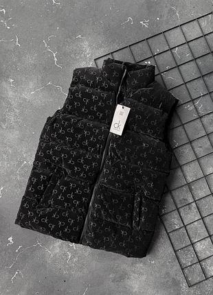 Чоловіча жилетка calvin klein  🔥 qr пробиває на сайт. топ якість🔥🔥🔥 розмір:s-m-l-xl-xxl  матеріал: поліестер + холофайбер