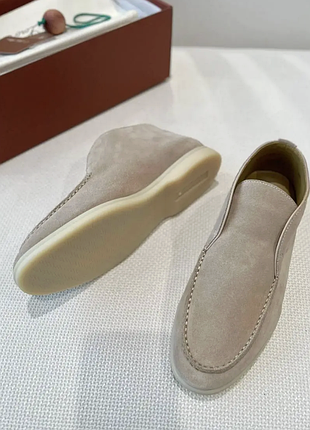 Чоловічі бежеві замшеві лофери loro piana open walk з логотипом лоро піана lp 46