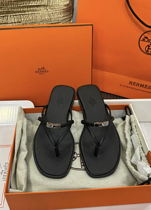 Женские черные кожаные шлепанцы hermes miss с ремешками на плоской подошве