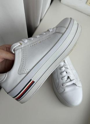 Кеди жіночі tommy hilfiger білі, розмір 38, устілка 24,5 см, шкіра