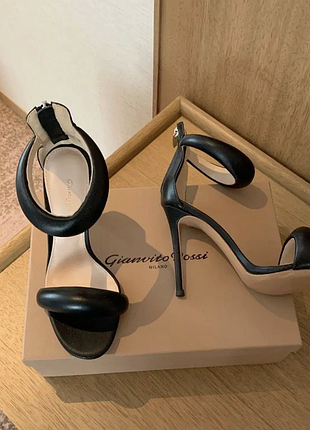 Женские черные кожаные босоножки на каблуке gianvito rossi - bijoux 105 california вечерние туфли