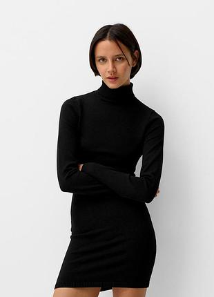 Чорна міні сукня тепла під горло bershka жіноча м