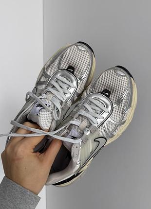 Кросівки nike v2k run сріблясті 3