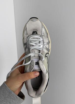 Кросівки nike v2k run сріблясті 7