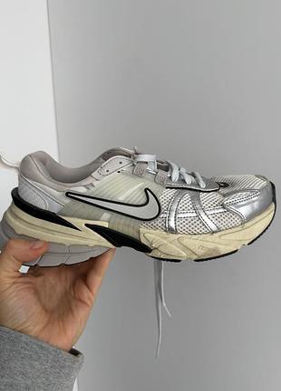 Кросівки nike v2k run сріблясті 6