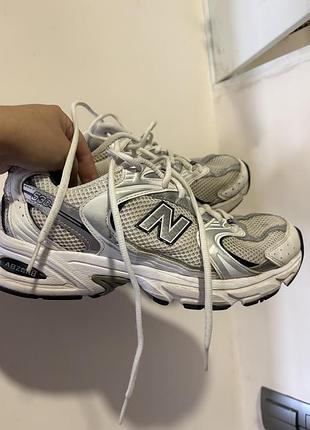 Кросівки унісекс new balance 530 білі, сріблясті