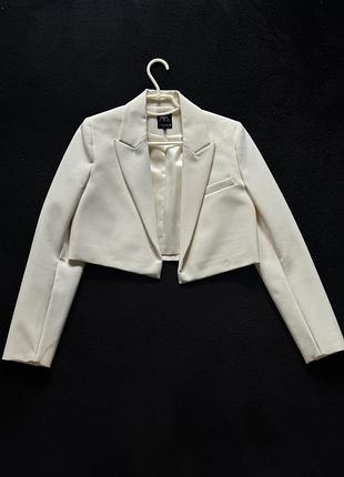 Жіночий піджак zara укорочений молочний