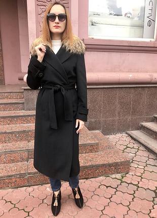 Пальто женское длинное черное зимнее со съемным мехом енота батал