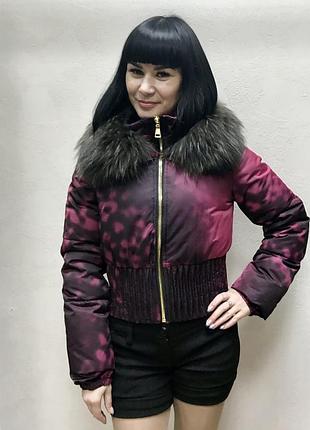 Пуховик жіночий короткий чорно-бордовий з хутром на комірі