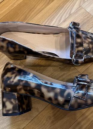 Asos лаковані туфлі розміру 39