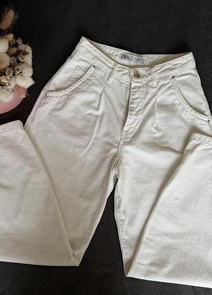 Жіночі білі джинси слоучі банани з защіпами zara