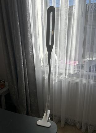 Настільна led-лампа luno на гнучкій ніжці з прищіпкою