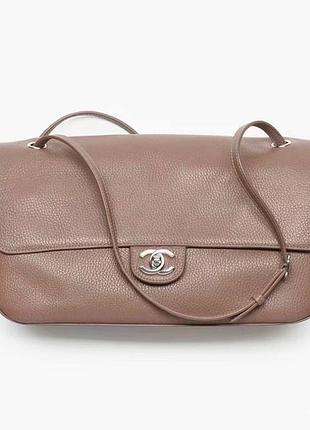 Chanel maxi flap light brown 32 сумка світло коричнева срібна фурнітура