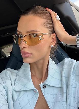 Жовті окуляри загнуті chanel