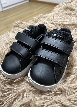 Кросівки дитячі adidas чорні на липучках