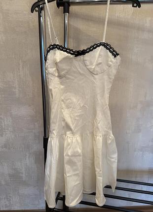 Коротка жіноча сукня zara біла з мереживом