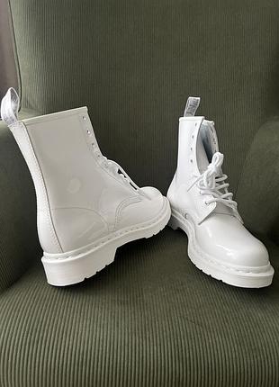 Черевики  dr. martens 1460 mono white patent lamper білі, розмір 41