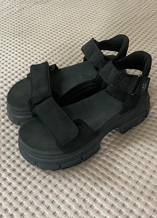 Жіночі босоніжки ugg чорні, розмір 38