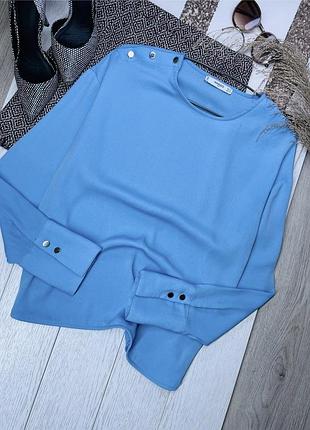 Блуза mango s oversize асиметримечна блуза з ґудзиками блакитна блуза на манжетах